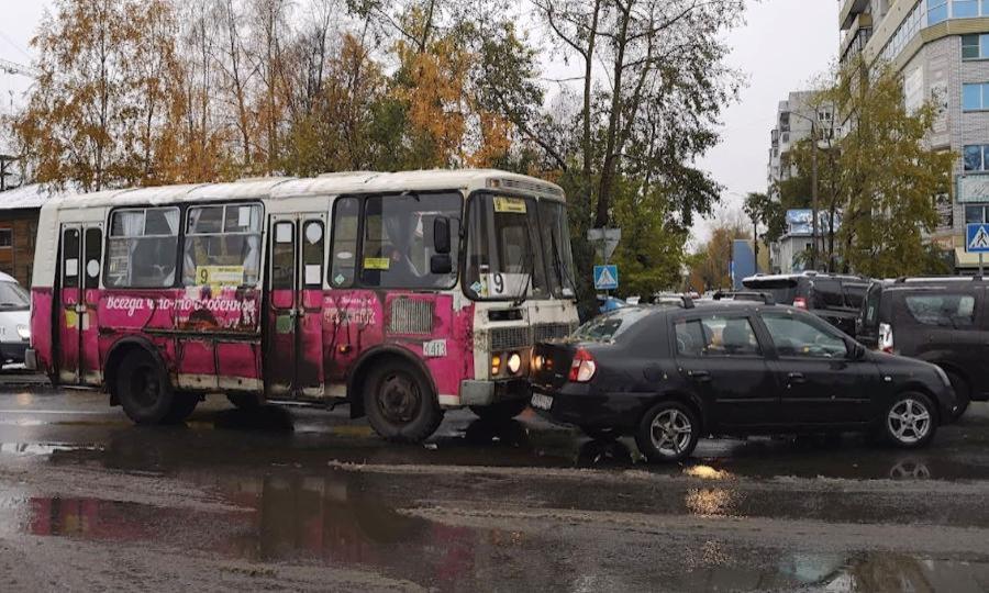 Сегодня утром на дорогах Архангельска произошло сразу два ДТП с участием рейсовых автобусов