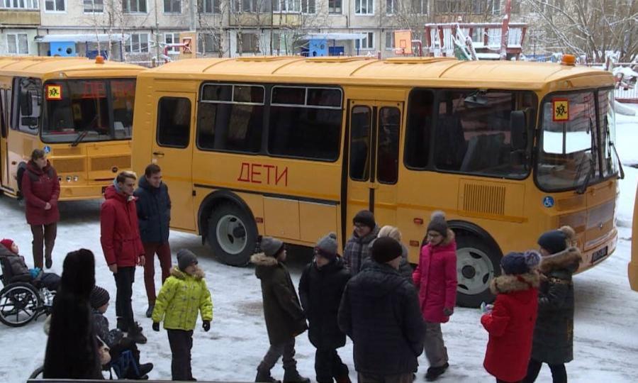 Реабилитационные центры Архангельской области получают новые автобусы для организованных перевозок