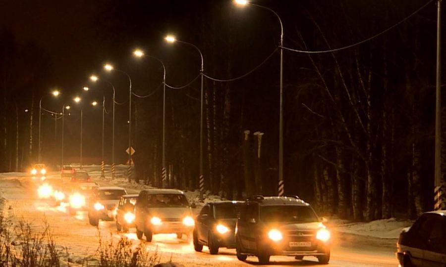 В Няндоме завершили обустройство линии освещения вдоль региональной трассы