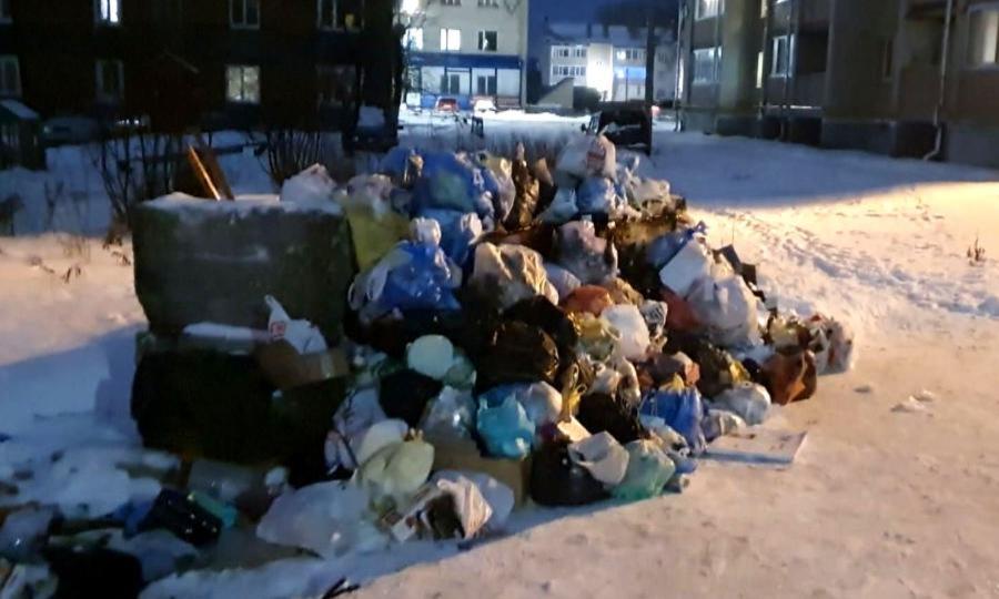 Котлас продолжает зарастать мусором