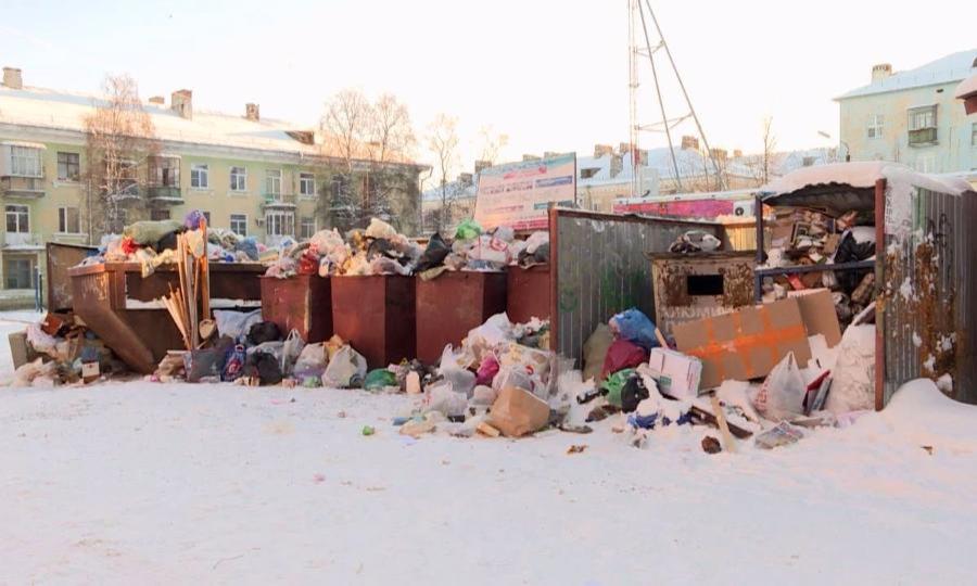 Десятки дворов Северодвинска — в мусоре